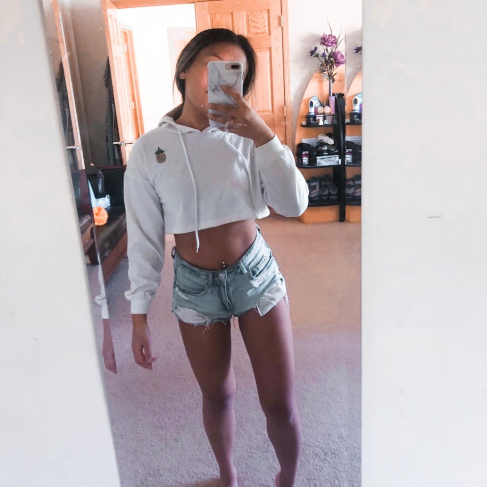 Cropped sweatshirt w/ pineapple